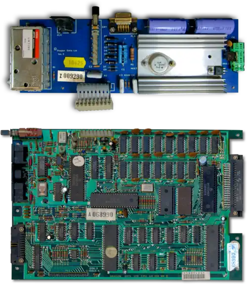 Neben- und Hauptplatine des Dragon 32.