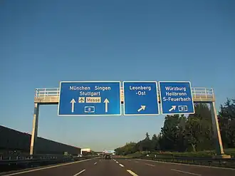 Die Hauptfahrbahn im Dreieck Leonberg besitzt pro Fahrtrichtung nur zwei Spuren