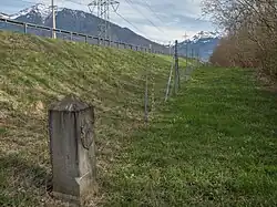 Grenzstein am Dreieckswäldli bei der Autobahn A3 (2024)