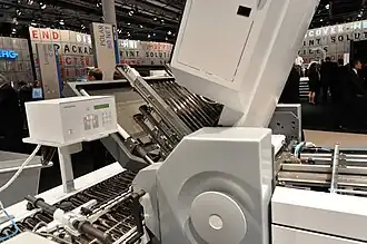 Dieselbe Taschenfalzmaschine mit geöffnetem Falzwerk