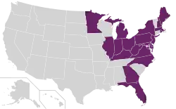 Umriss der Vereinigten Staaten, darin Umrisse der Bundesstaaten. Violett markiert sind Staaten mit E-ZPass-Nutzung. Sie sind nur in der rechten Landeshälfte und vor allem im rechten oberen Quadranten der Grafik zu finden, wo eine flächendeckende Markierung besteht.