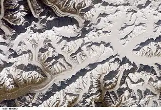 Satellitenbild, der Sosbun Brakk südlich des Biafogletschers in der rechten unteren Bildhälfte