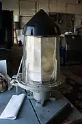 Diese elektrifizierte Linse löste die frühere Fresnel-Linse ab.