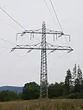 Eck- und Verdrillmast der 220-kV-Leitung Lehrte–Hardegsen in der Nähe von Warzen (Alfeld)