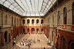 Überdachter Innenhof (Cour vitrée)