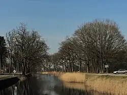 Kanal (het Apeldoornskanaal) von der Brücke (die Eerbeeksebrug)