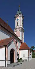 Südseite der Kirche mit Vorzeichen und Sakristei