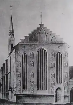 Ursprüngliche Anordnung in der Mitte des östlichen Chorabschlusses 1819, links das Paulusfenster und rechts das Petrusfenster