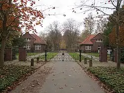 Ehrenfriedhof 53,5456° N, 8,1027° O53.54568.1027