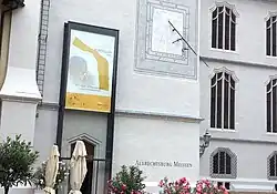 Eingang Albrechtsburg Meissen mit Biennalebanner