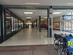 Blick in den Eingangsbereich der De-Gasperi-Passage von der Europa-Passage aus