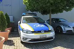 Notarzteinsatzfahrzeug für Einsätze bei schlechtem Wetter.