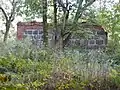 Einsiedlerhof nahe dem Burghügel (ca. 200 m entfernt), Reste eines Nebengebäudesː vermutlich abgetragenes Baumaterial der ehemaligen Burg