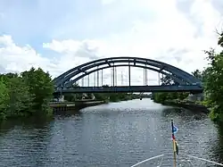 Bahnstrecke Berlin–Hamburg über den Havelkanal am Ortsrand von Brieselang