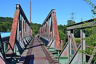 Blick von der rechten Ruhrseite, im Hintergrund das Wasserkraftwerk Horster Mühle.