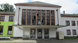 Empfangsgebäude, Straßenseite (2016)