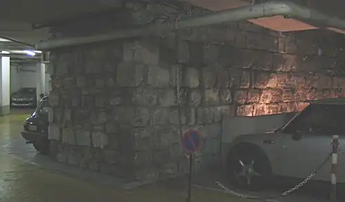 Ein Rest der Stadtmauer Philipps II. im Parkhaus Mazarine in der Rue de l'Ancienne-Comédie.