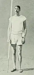 Eric Lemming wurde ab 1908 in der neu eingeführten Disziplin Speerwurf dreifacher Olympiasieger und belegte hier den geteilten vierten Rang im Stabhochsprung