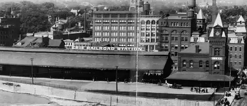 Bahnhofsgebäude im Jahr 1906