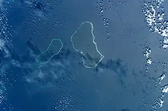 NASA-Bild von Erikub (links, Mitte Wotje)