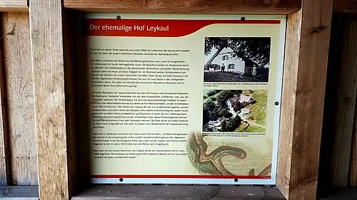 Infotafel mit alten Bildern