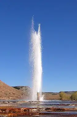 Ein Ausbruch des Crystal Geyser (11. Oktober 2005).