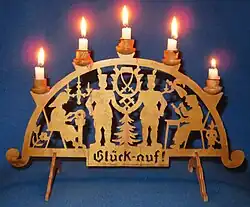 Schwibbogen in Anlehnung an das von Paula Jordan 1937 entworfene Motiv