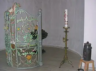 Taufstein, Eisengitter