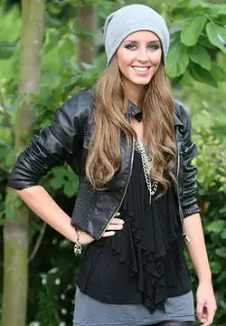 Esmée Denters (2009)