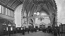Blick von der Schalterhalle zur Mittelhalle um 1905