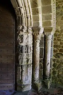 Eingangsportal von Saint-Saturnin