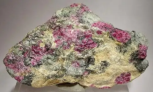 Eudialyt mit Titanit, Chibinen