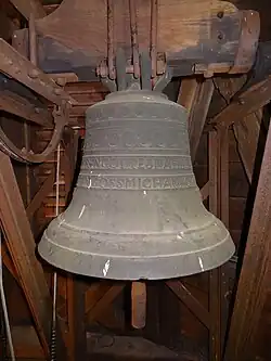 Glocken von Johann Peter (Windecken, li.) sowie Johann Philipp (Hungen, re.) Bach, beide aus dem Jahr 1764