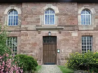 Die Hauptfassade auf der westlichen Seite