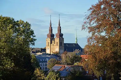 Blick auf die beiden Türme von Süden
