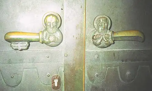 Türklinken mit Petrus und Paulus Nebeneingang