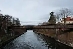 Blick nach Westen in Richtung Glienicker Lake; im Hintergrund die Parkbrücke