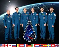 v. l. n. r.: Scott Kelly, Sergei Wolkow, Michail Kornijenko, Kjell Lindgren, Oleg Kononenko und Kimiya Yui