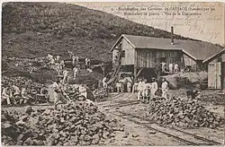 Beladung der Kipploren unter dem Brecher