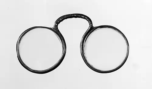 Bügelbrille (ab 15. Jh.)