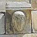 Portalskulptur, Kopf einer Frau