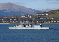 Die Fregatte Bremen der Deutschen Marine bei Kilcreggan
