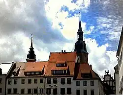 Der Hauptturm der Petrikirche in Freiberg, der auf dem höchsten Punkt der Altstadt stehend weithin im Osterzgebirge zu sehen ist