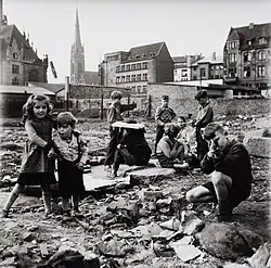 Spielende Kinder, Saarbrücken (1959)