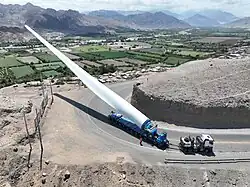 Goldhofer FTV 850 mit aufgestelltem Windflügel