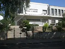 Altes Gebäude der Faculté de Médecine de Tunis.