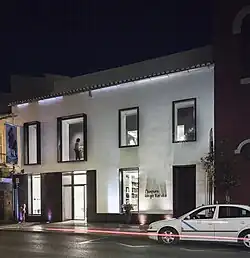 Museumsfassade nachts