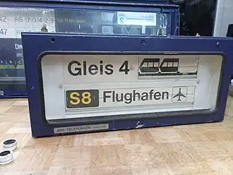 Fallblattanzeiger vom Bahnhof Leuchtenbergring, Gleis 4