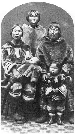 Familie von Abraham, v. l.: Ulrike, Neffe Tobias, Abraham, Töchter Maria (auf Ulrikes Schoß) und Sara (stehend), Foto von 1880