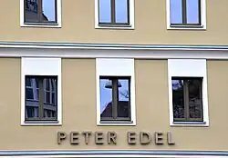 Fassadenfront des Bildungs- und Kulturzentrum Peter Edel